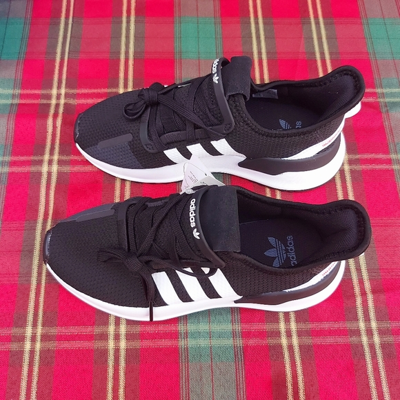 Adidas sneakers for teenagers - Picture 1 of 8